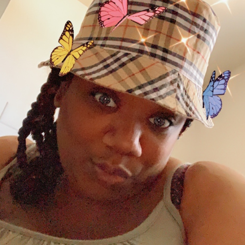 Universally bucket hats